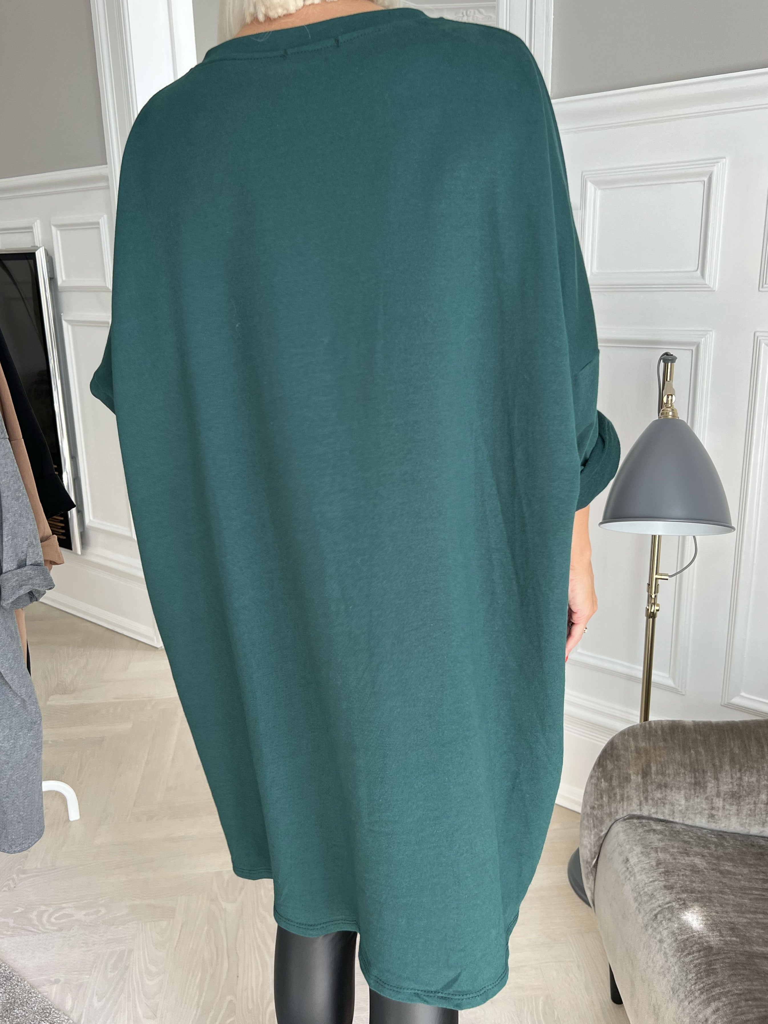 Liana - Joggingkjole med guldskrift